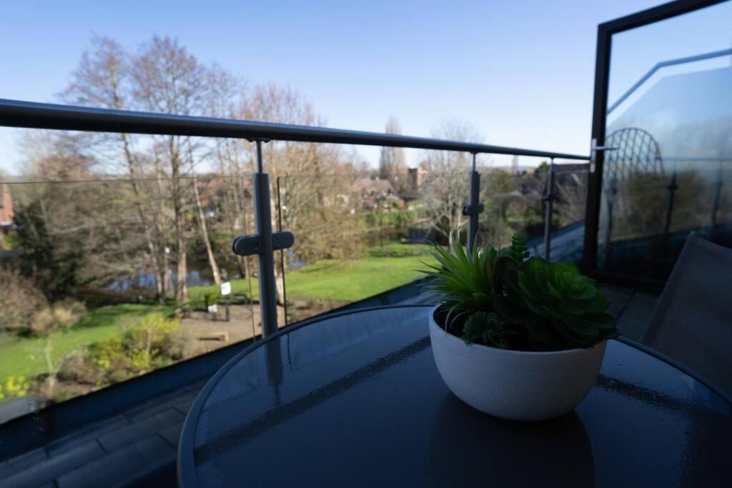 Surrey Hills Escape: Riverside Walks & Quick Links Godalming Ngoại thất bức ảnh