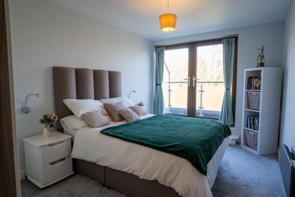 Surrey Hills Escape: Riverside Walks & Quick Links Godalming Ngoại thất bức ảnh